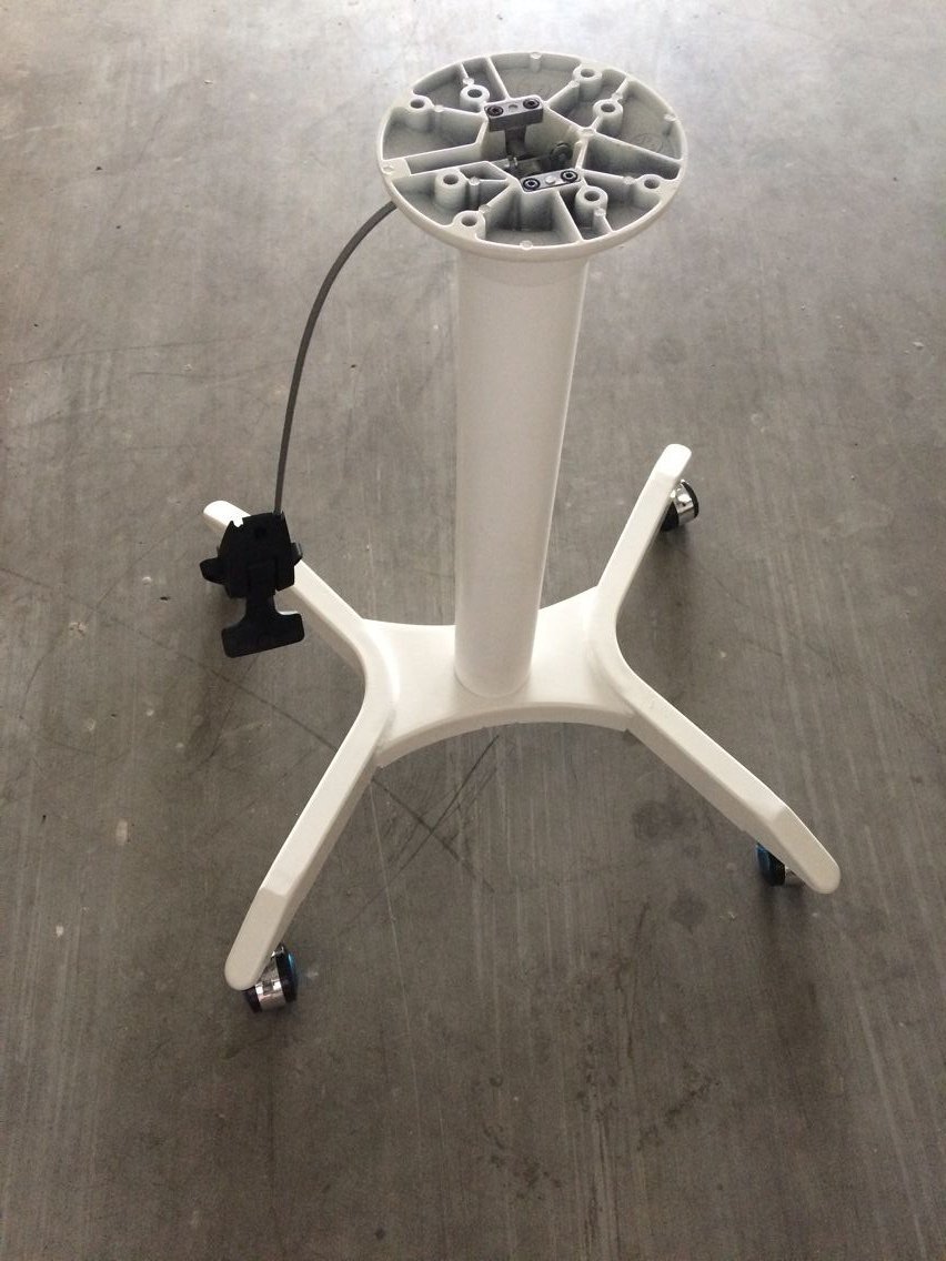 Zhuolang0's tweet image. Moveable height adjustable computer desk