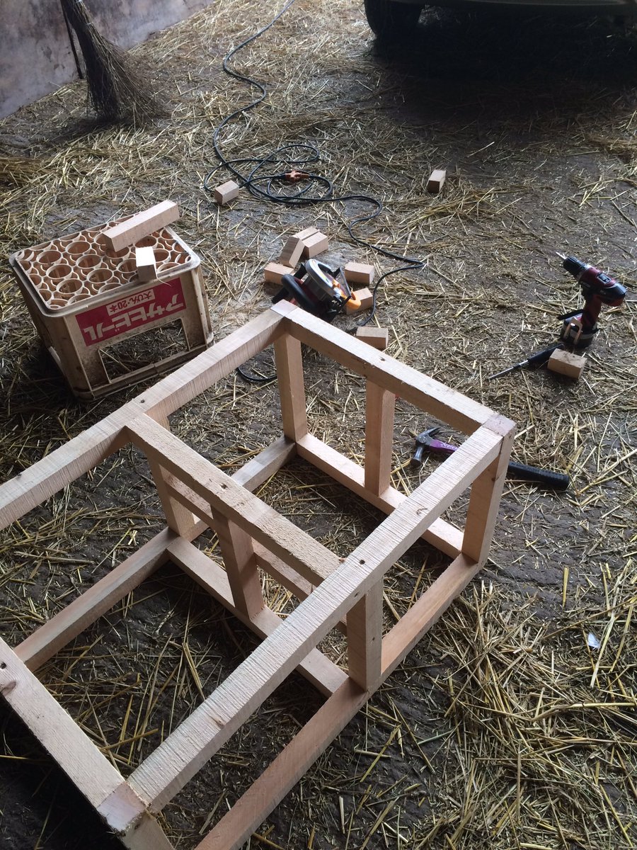 久保 昌弘 自作のプライオボックスの骨組み完成 あとはコンパネ貼り付けだけ 途中で不安になってきたんで骨組み4本くらい付け足しました Diy ハンドメイド トレーニング プライオボックス ジャンプ