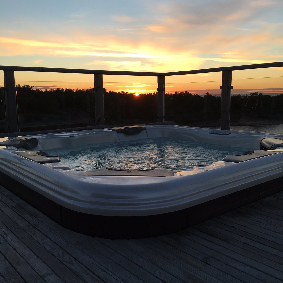 JDroadtrip's tweet photo. Petit kiff dรฉtente au milieu de l'archipel finlandais ! #VisitFinland #VisitArchipelago #FinnishIslands #visitรฅland https://t.co/DKXH00lAtk
