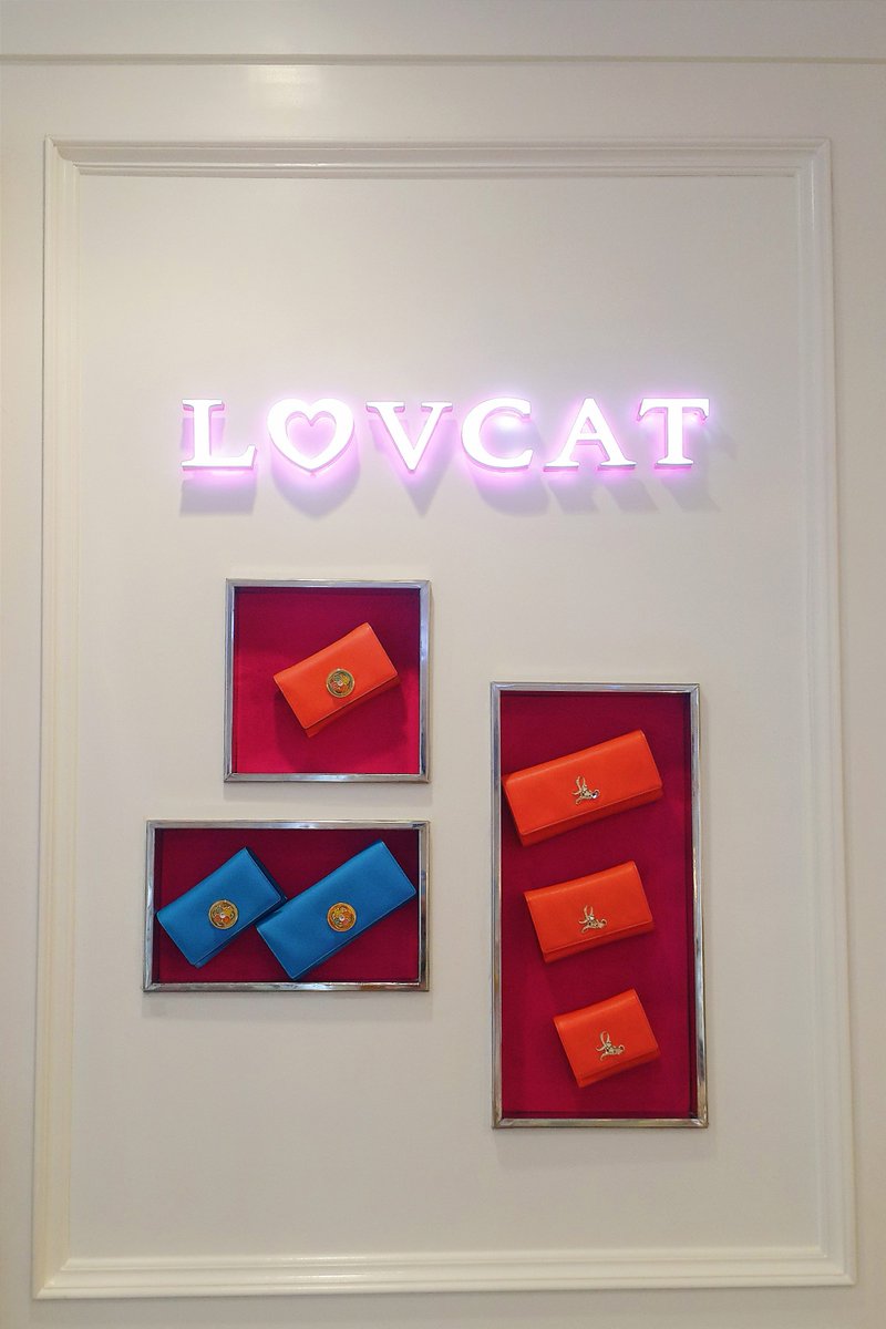 LOTTEDUTYFREEid's tweet photo. K-Fashion galore #Lovcat is available at Downtown Store! #ShopBeforeYouFly #DutyFreeRushFree https://t.co/jjQPMeUKX5