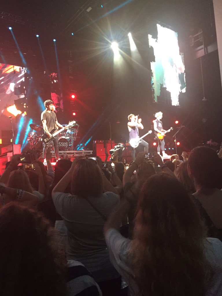 HemmoPrincess97's tweet image. Y'all killed it tonight even if we all were sweating balls!! We busted out balls and had fun!! #SLFLCharlotte