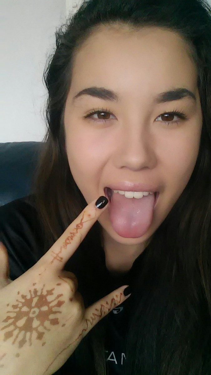sheena_ma_leena's tweet photo. First selfie as an 18 year old #2edgy https://t.co/eqmHjhomBR