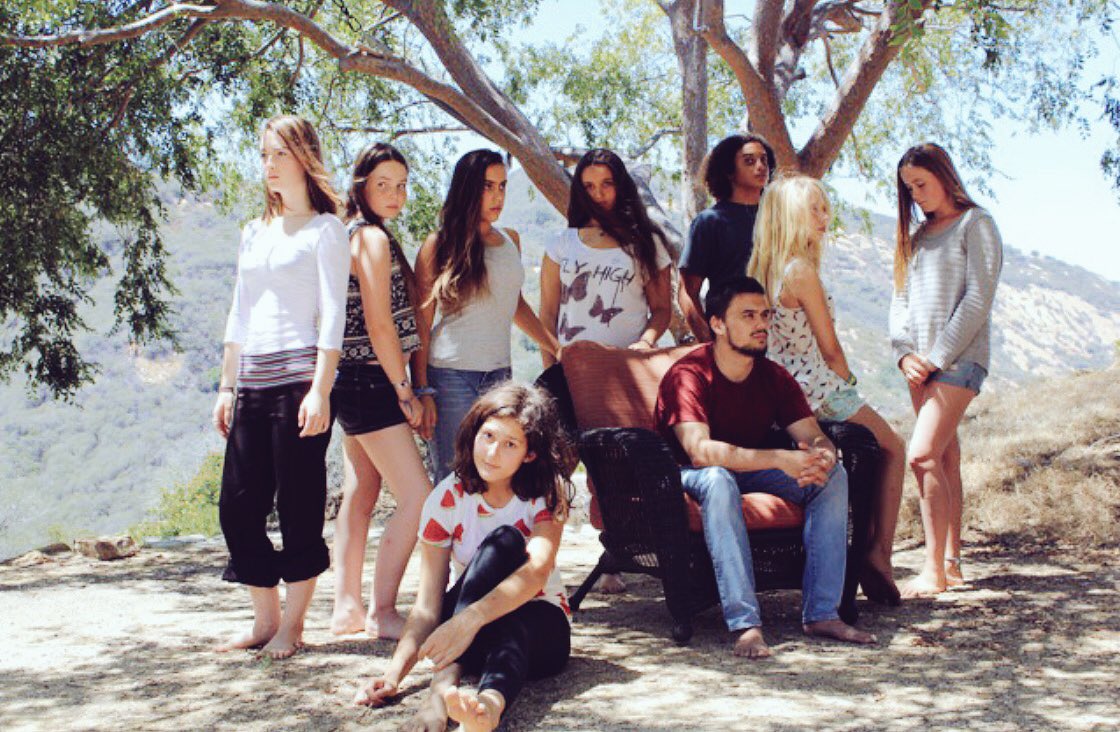 officialunplug's tweet photo. Little photoshoot shot in the beautiful Topanga Canyon! #photoshoot #acapella #unplugged https://t.co/0ubaT8GnV9