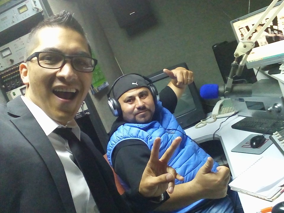 MarcoADiaz06's tweet photo. Con mi compadre @SVidelaTV en mi primer programa en radio Centro 103.3 todo los dias 22Hrs #Antofagasta https://t.co/4LNiIb6TgQ