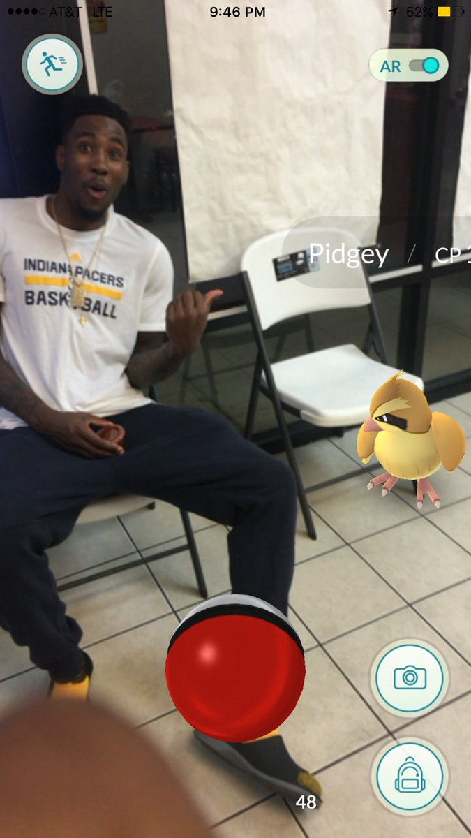 MagnaMari_'s tweet image. Was at a restaurant &amp;amp; the food got out...(I wasn't playing either) 😅