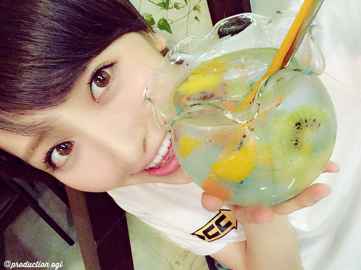 rurika_y's tweet photo. アラ調オフショット🍧🏊

テーブルの中に金魚が泳ぐ、
きんぎょcafé〜柳楽屋・陽だまり〜🐠

お店でいただいたきんぎょソーダは、フルーツいっぱいのとっても美味しい夏にピッタリなドリンクでした〜🍹✨

#アラ調
#きんぎょソーダ https://t.co/wbDjD3CdfO