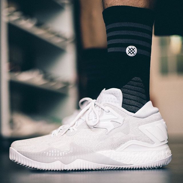 Sneaker Shouts™ on Twitter: "On foot look at the Crazylight Boost 2016 "Triple White" Sizes available https://t.co/7Dl0doPZ4w https://t.co/nKyh19PLLx" / Twitter