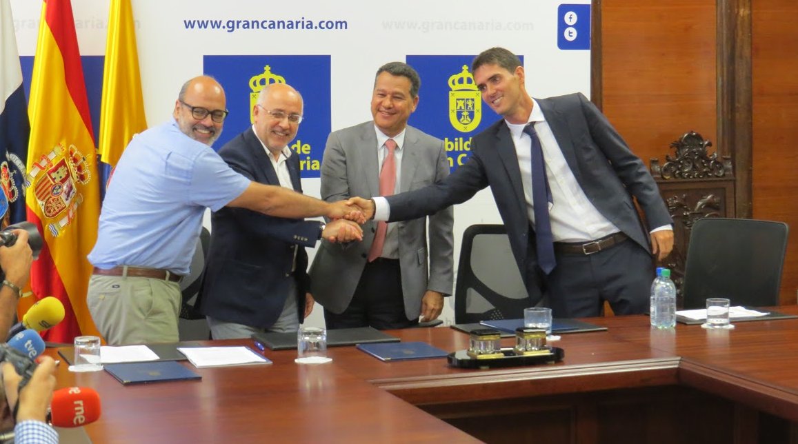 Lopesan's tweet image. Ayer firmamos un acuerdo con el Cabildo de Gran Canaria para reforestar 497 hectáreas en el barranco de Veneguera.