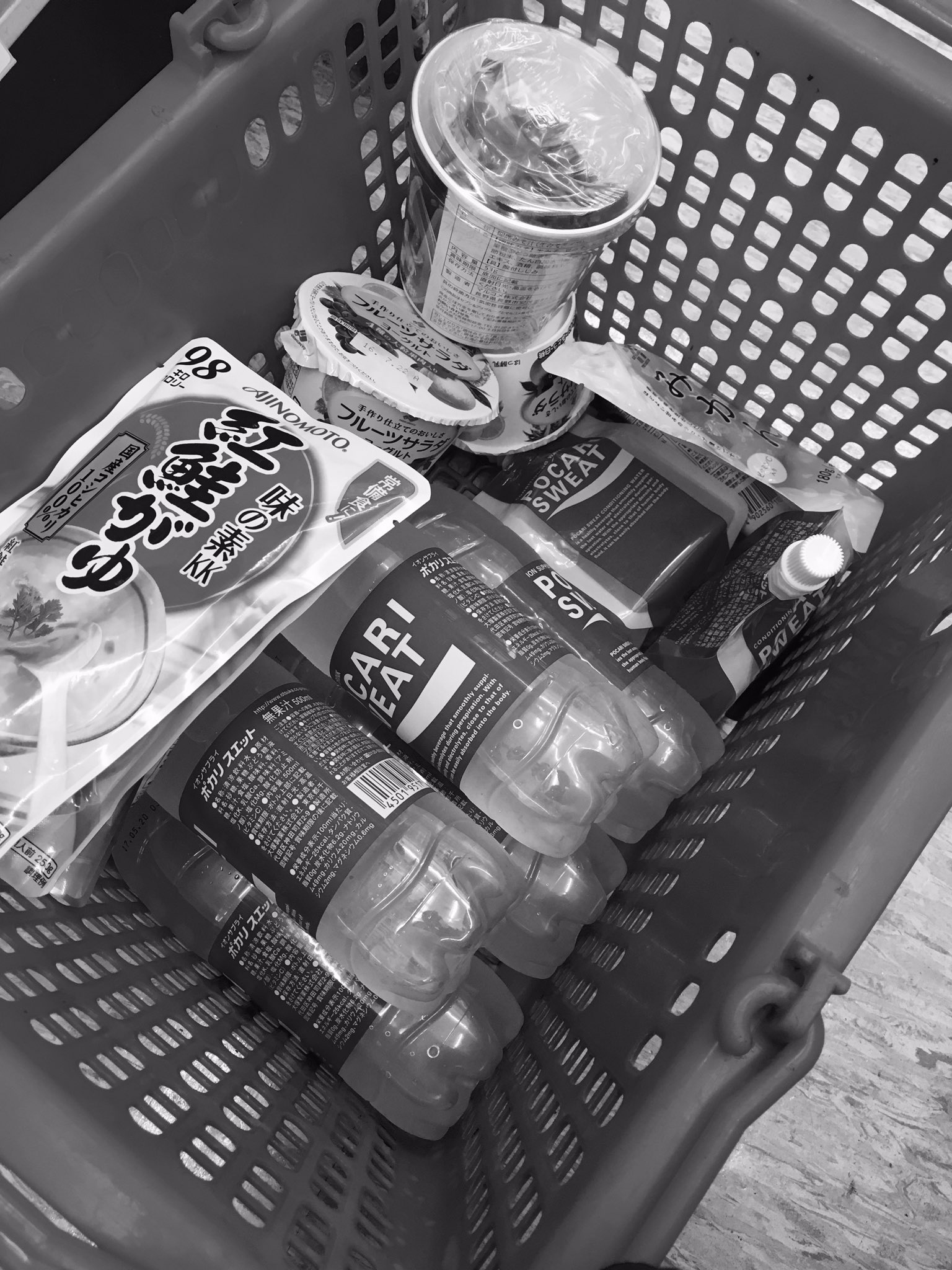 塩谷 舞 Mai Shiotani Sur Twitter コンビニで冷えピタとポカリを買いすぎな風邪の延長戦 体内の水分みんなポカリになりそう 塩谷 舞 Mai Shiotani Sur Twitter コンビニで冷えピタとポカリを買いすぎな風邪の延長戦 体内の水分みんなポカリになりそう