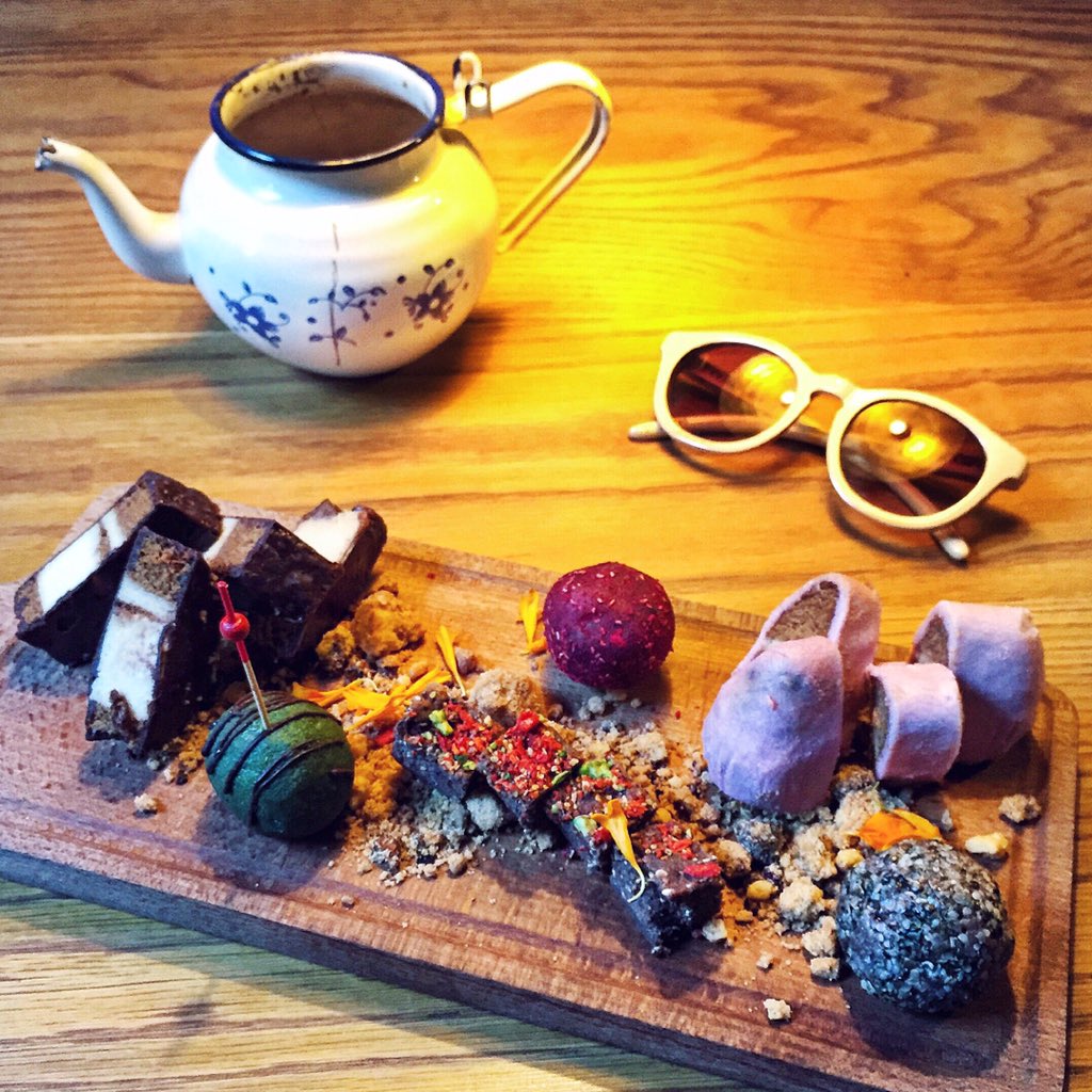 Enjoying #healthy desserts thanks to <a href="/TakeEatEasy_ES/">TakeEatEasy_ES</a> #EasyMonday and #teresasstairway 😋 #foodporn #sano #dulces