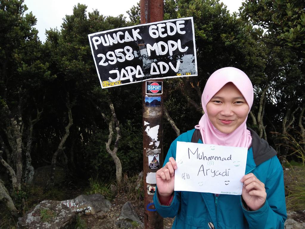 rahmautamin's tweet photo. 2958 mdpl nihh kapan bisa naik bareng @adventure @aryadi81 #abang #hantu #adi #28 https://t.co/aXsH5yxy8r