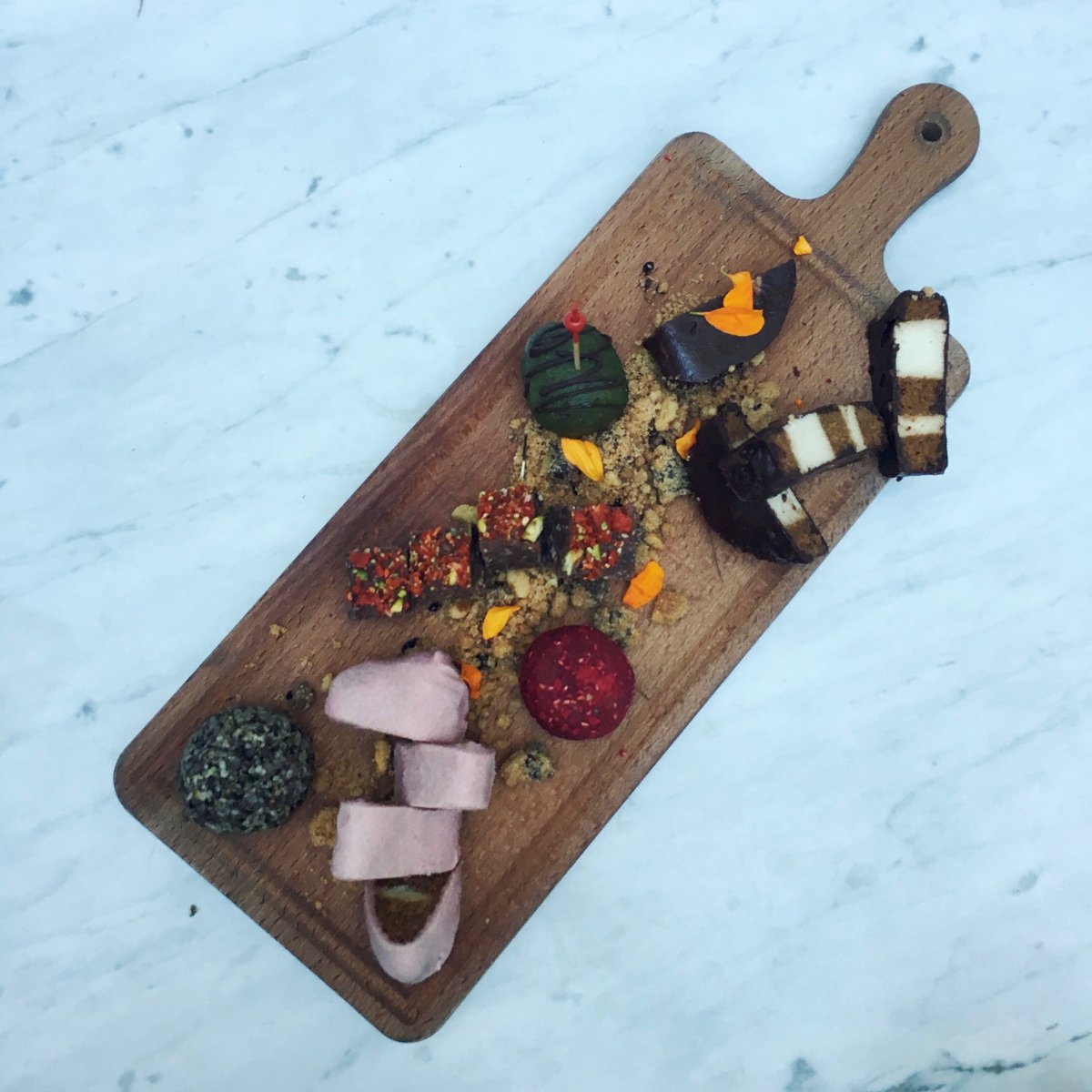 Con ganas de dulce, ¡pero dulce saludable! Gracias <a href="/TakeEatEasy_ES/">TakeEatEasy_ES</a> por descubrirnos los postres de <a href="/flaxandkale/">Flax & Kale | Restaurants</a>