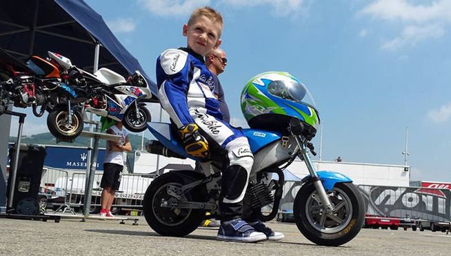 SportSocialClu6's tweet photo. "Sin palabras"
DEP Marco
Un niño 6 años dona sus órganos tras fallecer en una competición.  
https://t.co/SeFeClcJ7S https://t.co/OHb6llne91