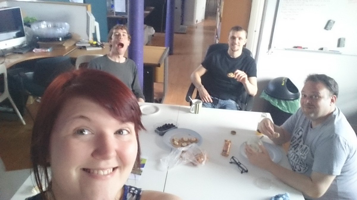andrewluke's tweet photo. Peanut butter and banana crackers: breakfast club at @FarsetLabs https://t.co/6rgceVfZd2