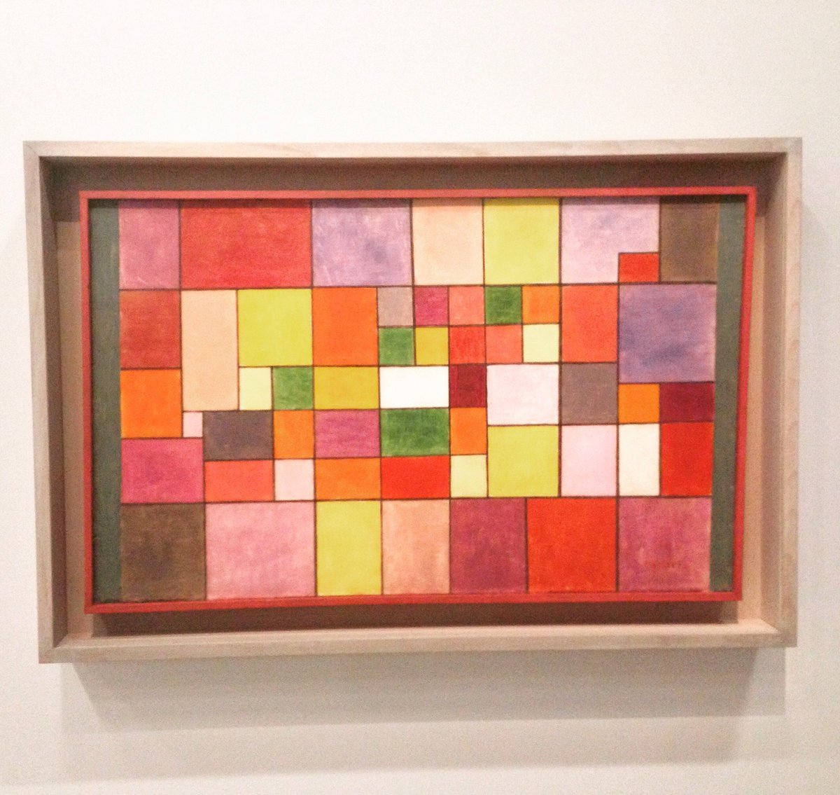 Pas de #dataviz mais c'est joli ! Pourquoi ne pas s'en inspirer?
#PaulKlee #expo #pompidou #beaubourg #art #painting