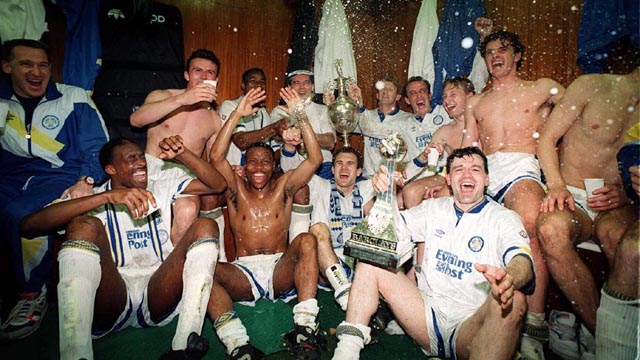 greavesy_12's tweet photo. 25 years ago. The last first division champions. Look how happy speedo is 😔 @chrishill247 #lufc 
https://t.co/3XOOeE3nOc
