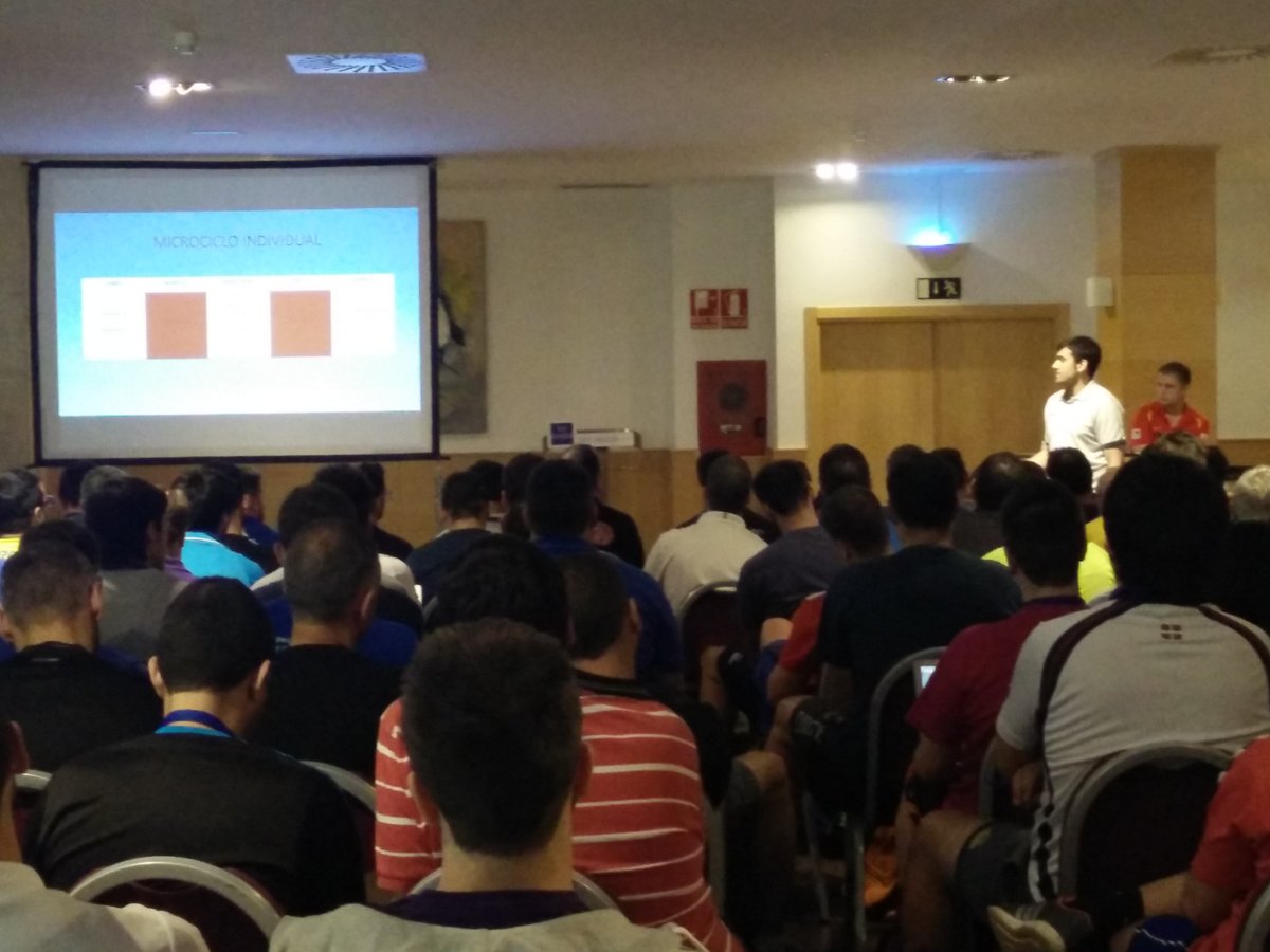 MiguelMartinL's tweet photo. Ahora en el #CES2016FEB los alumnos del #MASTERFEB comparten conocimiento con los aspirantes a Superiores. https://t.co/L9hzdsX97V