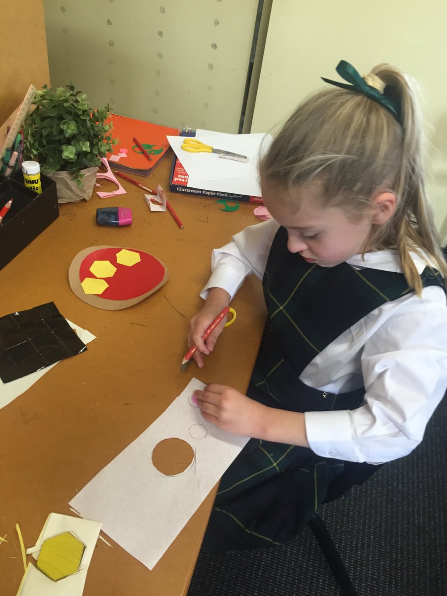TGCOneA's tweet photo. Are the children of 1A Master Chefs or the masters of identifying 2D shapes? We think both! #MasterChef #ShapePizzas https://t.co/hOlRRoeMZj