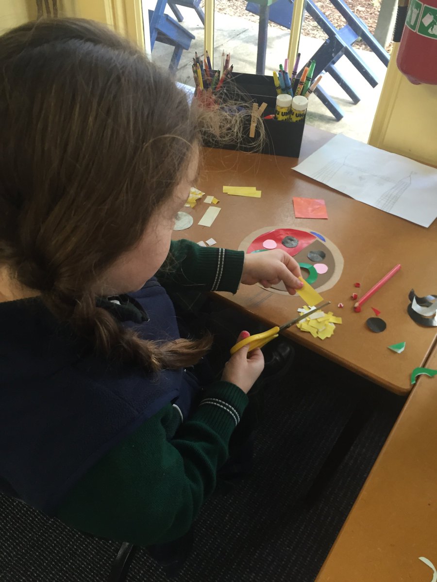TGCOneA's tweet photo. Are the children of 1A Master Chefs or the masters of identifying 2D shapes? We think both! #MasterChef #ShapePizzas https://t.co/hOlRRoeMZj
