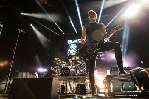 5SOS Updates tweet media