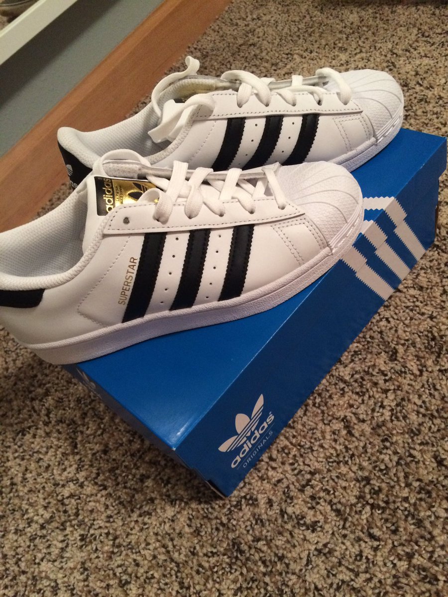 tayy_mill3's tweet photo. I've never been more excited about a pair of shoes 😍 https://t.co/tP9muP32Gg