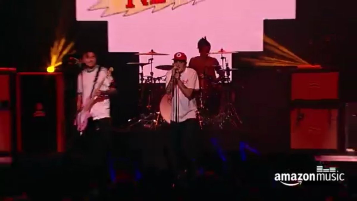 twd38574's tweet photo. You guys did great👏 @NeckDeepUK https://t.co/Zgspopsio2