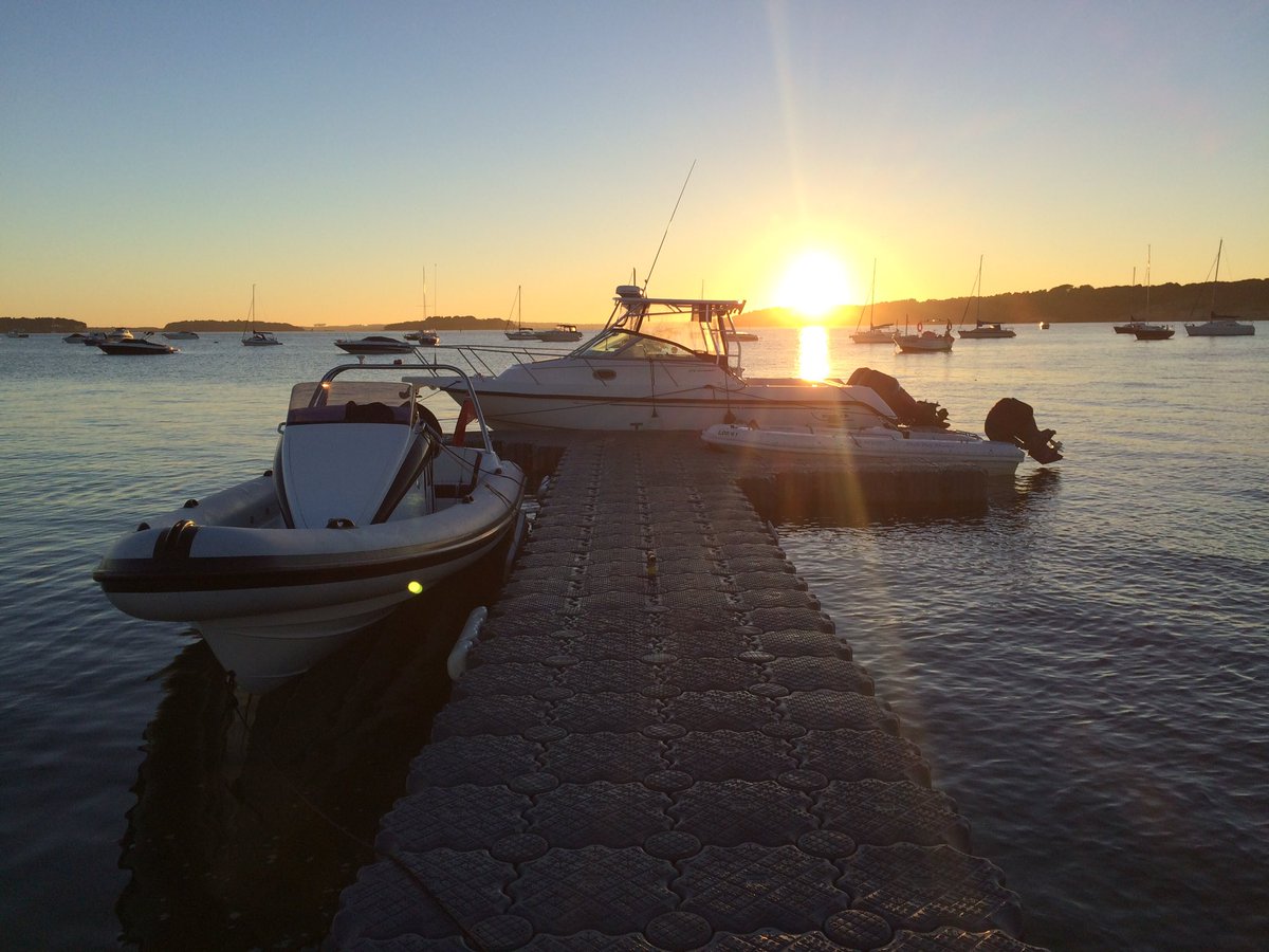robclarkrockley's tweet photo. #j24 Sailors supper #notbad #home #lovedorset @ShellBayMarine https://t.co/Mk7AXTU0XL