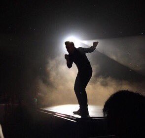 1DFamParadise's tweet photo. Hey Angel. Tell me, do you ever try to come to the other side?

#KCAMexico #OneDirection https://t.co/21Je1n9By6
