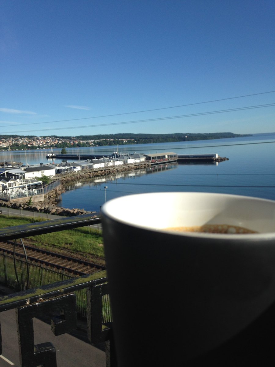 PooliaJonkoping's tweet photo. Morgonkaffet på vår underbara balkong #pooliajonkoping https://t.co/jMFtIbTaPR