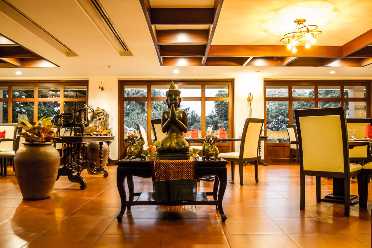 Ecommerce2016's tweet image. Lobby at royalangkorresort.com