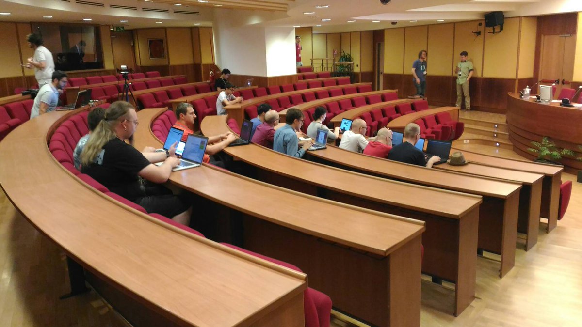 julbinb's tweet image. The second day of the #CurryOn starts soon... #ECOOP @ECOOPconf