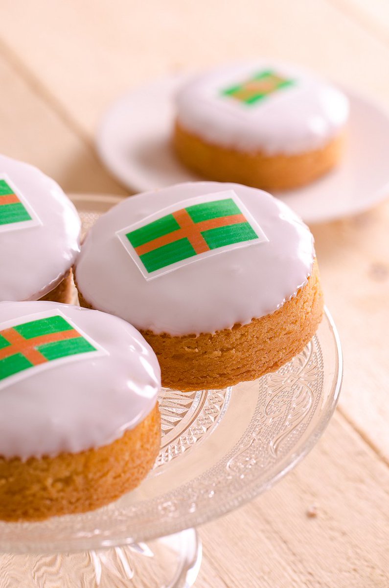 #Vierdaagse koeken met frambozen-bessen confituur! Speciaal verkrijgbaar bij onze vestiging in #lent