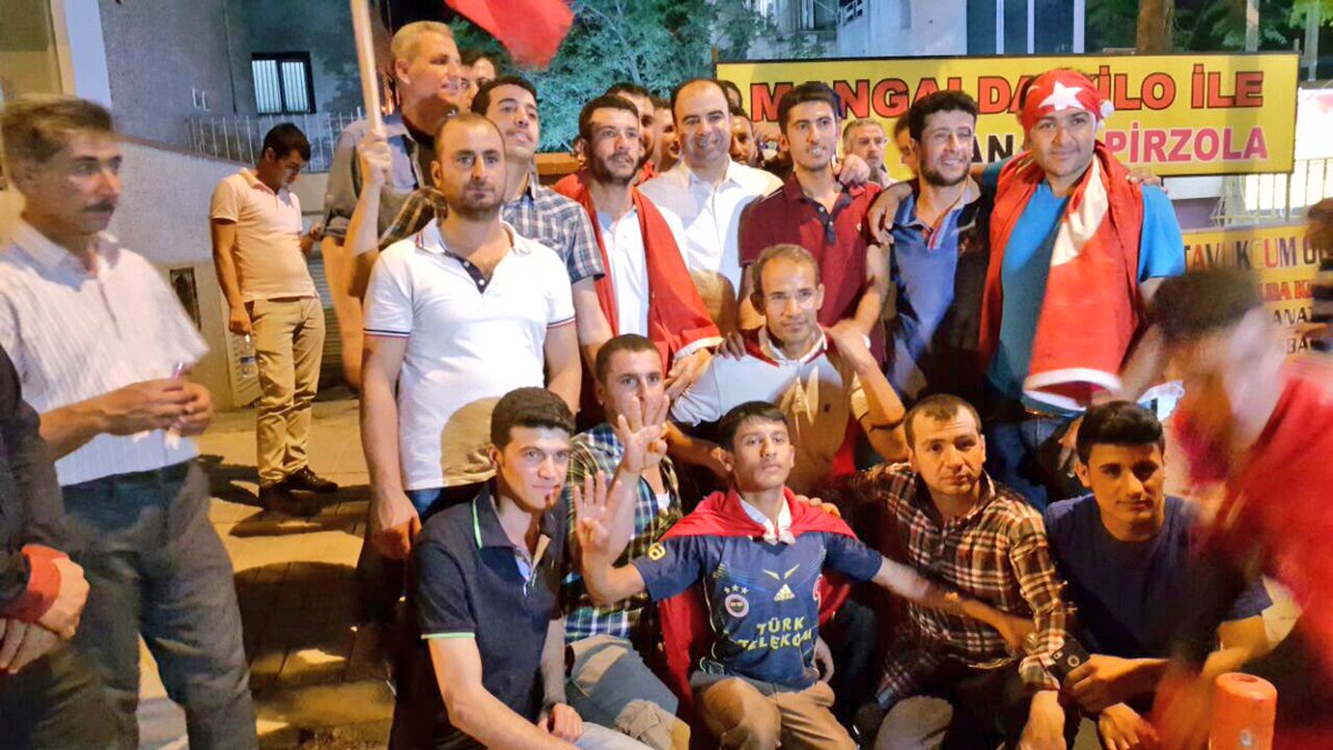 Biz uykusuz gözleriz
Bedenlerimizi sen yorgun bırakma Allahım#YineMeydanlardayız <a href="/nihatcftc/">Nihat ÇİFTÇİ</a> @00_florya <a href="/karabulut888/">MURAT</a>