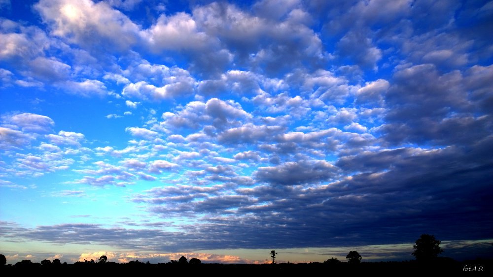 Niebo nad #gminaWiązowna #Wiązowna wiazowna.info.pl/taniec-chmur-n…