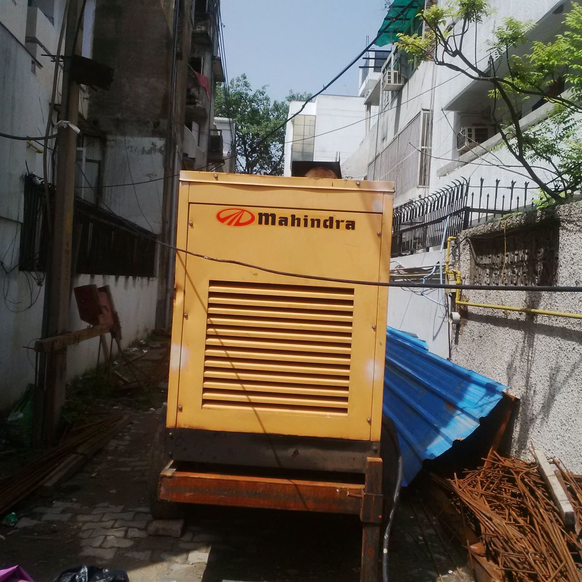 thesuniljain's tweet image. Construction materials of A3 Gulmohar Park blocking service lane @ArvindKejriwal @DelhiPolice #ZeroAction