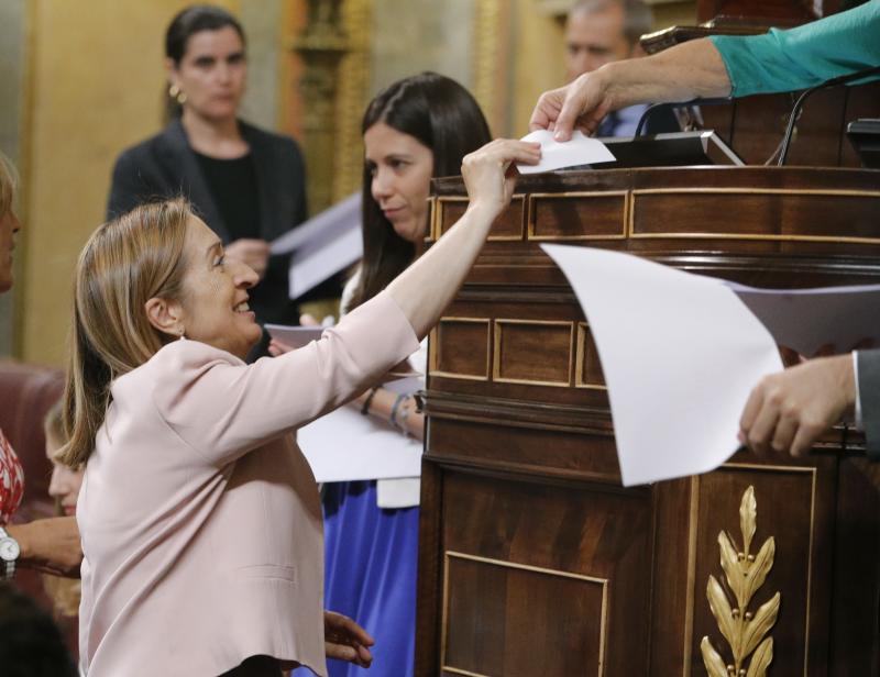 abc_es's tweet photo. 🔵#DIRECTO Ana Pastor, elegida presidenta del Congreso de los Diputados con 169 votos a favor https://t.co/kQbAAZRC3A https://t.co/Bo5KmYqi95