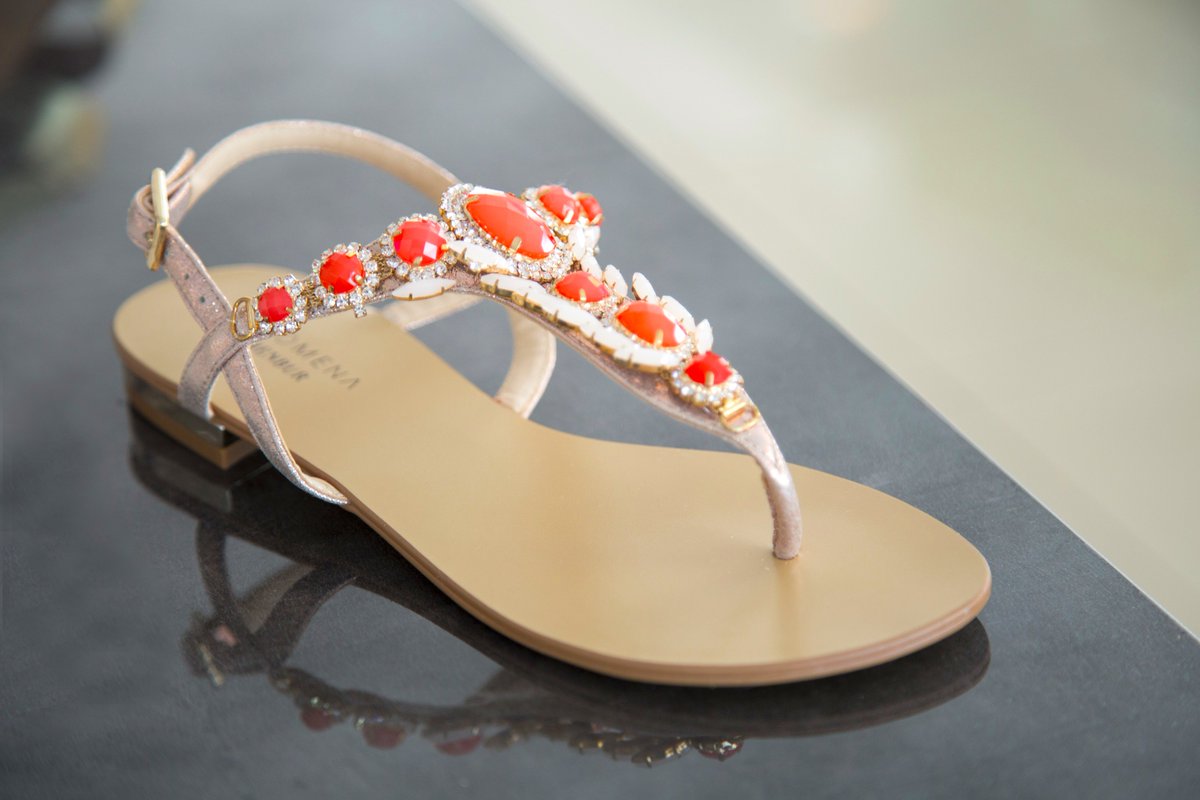 Vistoporlospies's tweet photo. Novedad!! Estas sandalias con pedrería para lucir con estilo, #PacoMena #Menbur #vistoporlospies https://t.co/FKFNrqjHJ4