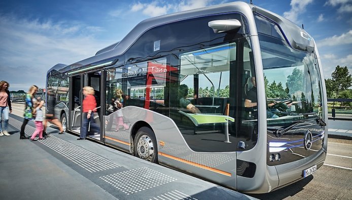 Zowel gisteren als vandaag rijdt de zelfrijdende bus van de toekomst rond tussen <a href="/Schiphol/">Schiphol</a> en <a href="/haarlem/">haarlem</a> #FutureBus