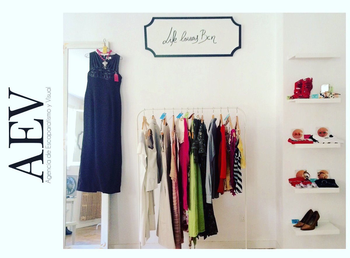 LifeLoversBcn's tweet photo. #morning #friends ! This is my #closet 's #sales in #aevents #visual #agency👗👠 https://t.co/8kyAUv6PVE 👠👗 #fashion https://t.co/ZtjqjJONsK