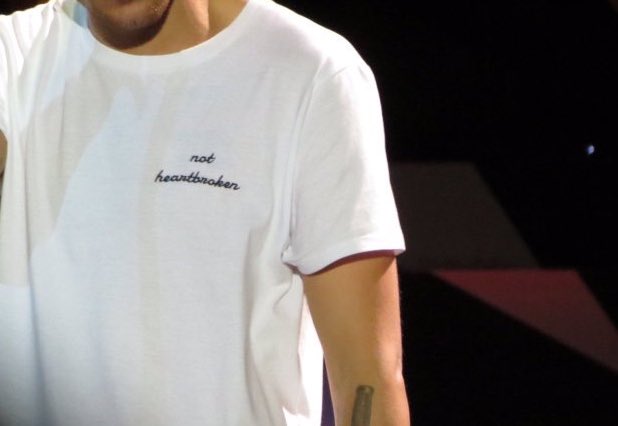 louisbodyparts tweet picture