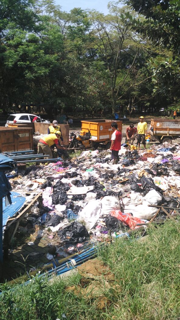 UPTPS_DLHbdg's tweet image. @denurha_pdk @GunGunSaptari petugas #sapubersih Taman tegalega #bandungbersih cc: @ridwankamil @OdedMD @yossiirianto