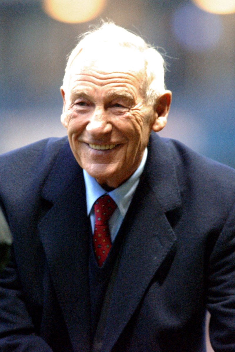 ManCity's tweet photo. #onthisday in 2013 we said goodbye to legendary goalkeeper Bert Trautmann. #mcfc https://t.co/29Jng2Pblo