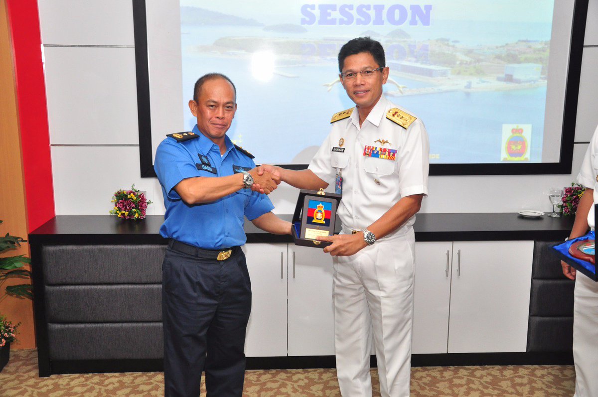 mawilla2's tweet photo. @mykamarul #MAFDC Delegation Visit #TLDM Sepanggar Naval Base #Kesiapsiagaan #BertukarPandangan #MilitaryDiplomacy https://t.co/RCgNC5KWR7