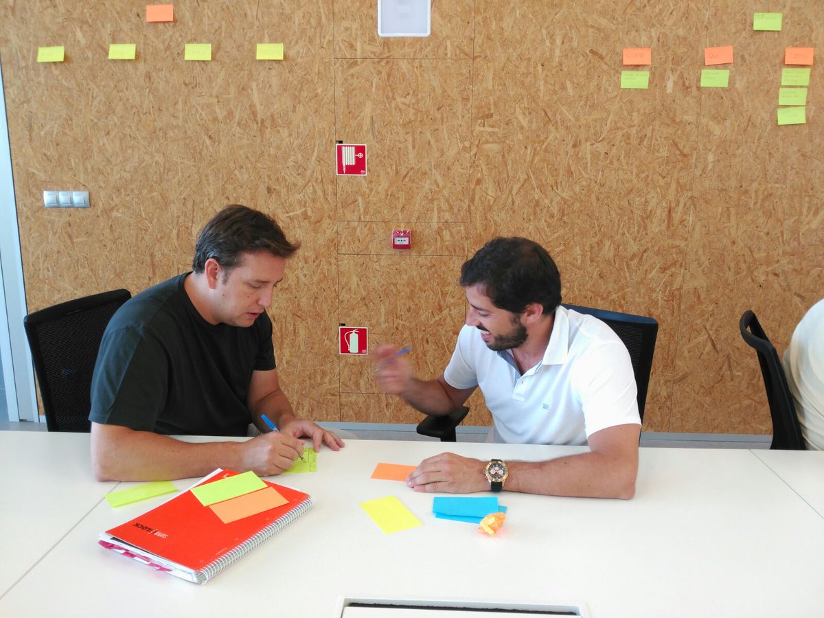 lanzaderaes's tweet photo. Painstorming con los equipos candidatos a #Lanzadera4. @PatasBox @Miguelmilian_es @IBPindex @planetus_net https://t.co/nCrazzbqs6