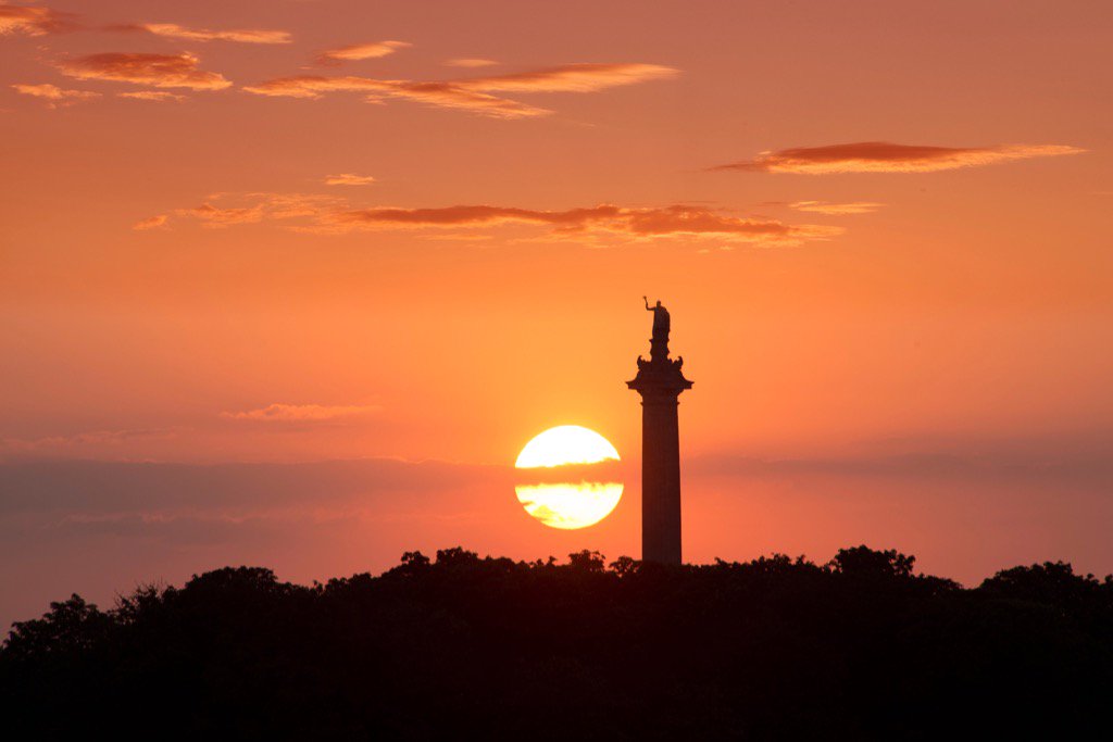 RT Historic_Houses: We love this photo of #sunset at BlenheimPalace. Very #LionKing!