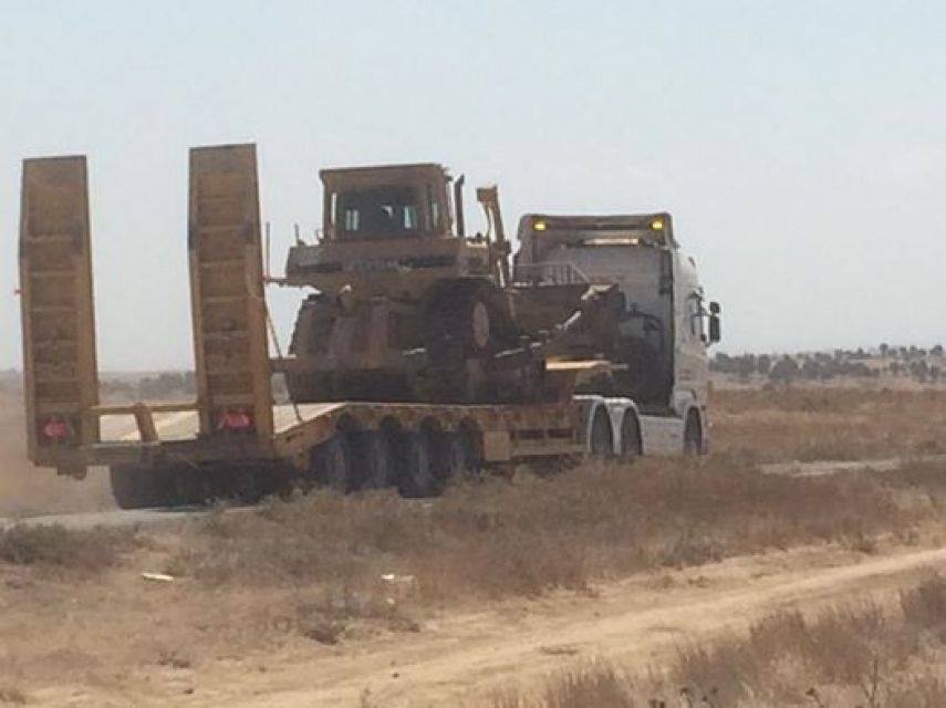 AbbsWinston's tweet photo. IOF in Al-Arakeeb VLG, trying to weed out Palestinians off their land. Plan to steal the entire Negev is on schedule https://t.co/41zagVumLI