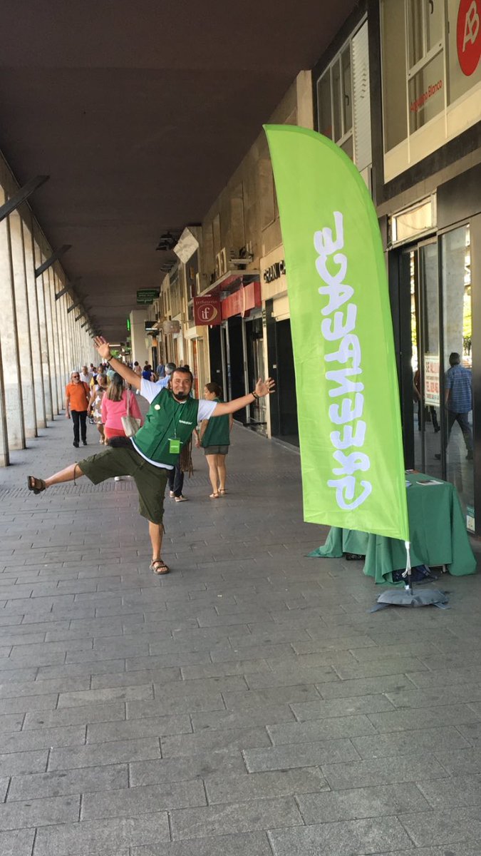 DialogoDirectGP's tweet photo. @greenpeace_esp estamos el #logroño hasta el viernes #NoalTTIP #salvarElPlaneta #UneteALaLucha por un mundo mejor https://t.co/wqdISex0lf