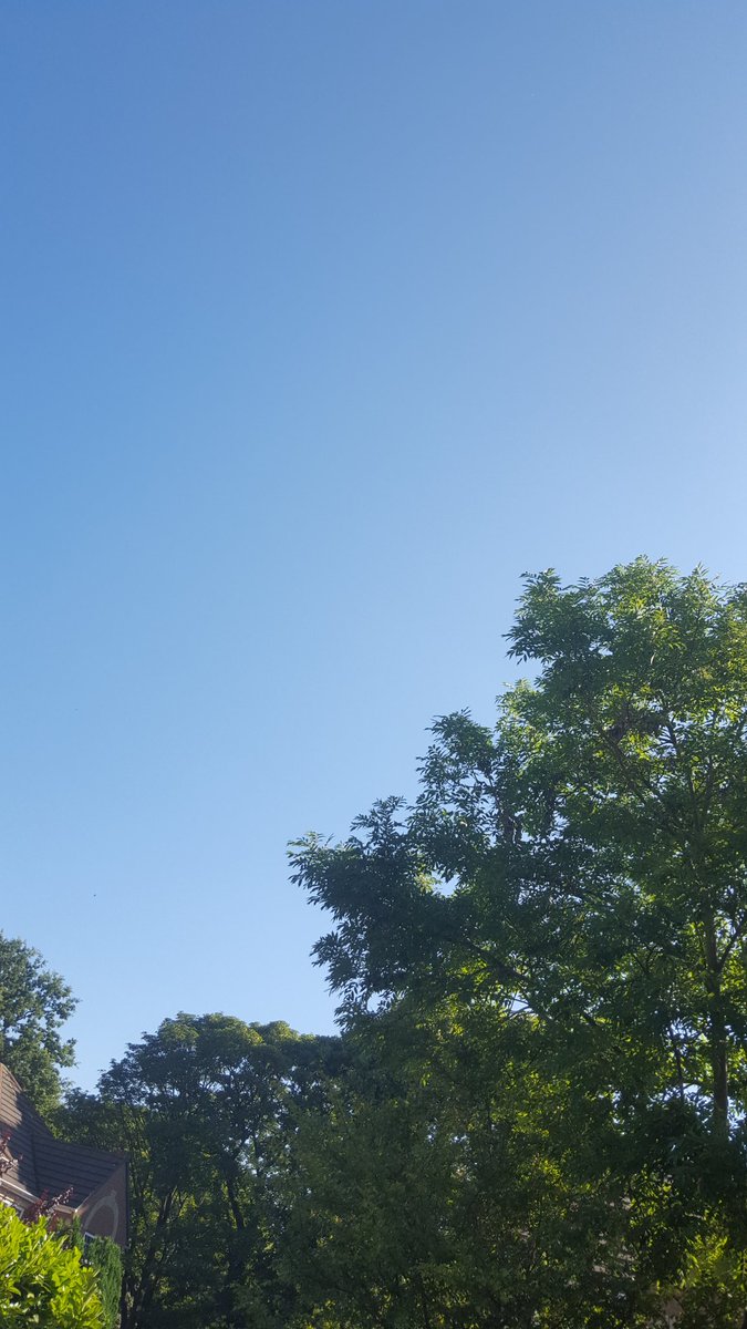 StreetlinkCour1's tweet photo. The #heatwave  is here .  Enjoy the sun everyone https://t.co/tAwqMe4kcX