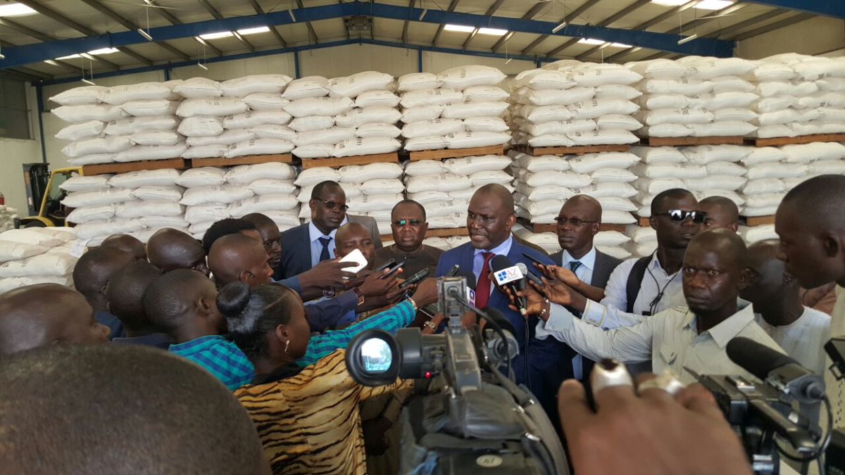 b_ngom's tweet photo. Avec le M. Le Ministre.@Aly_Ngouille à la Minoterie de la SEDIMA certifiée ISO 22000. https://t.co/7N4hslwRy1