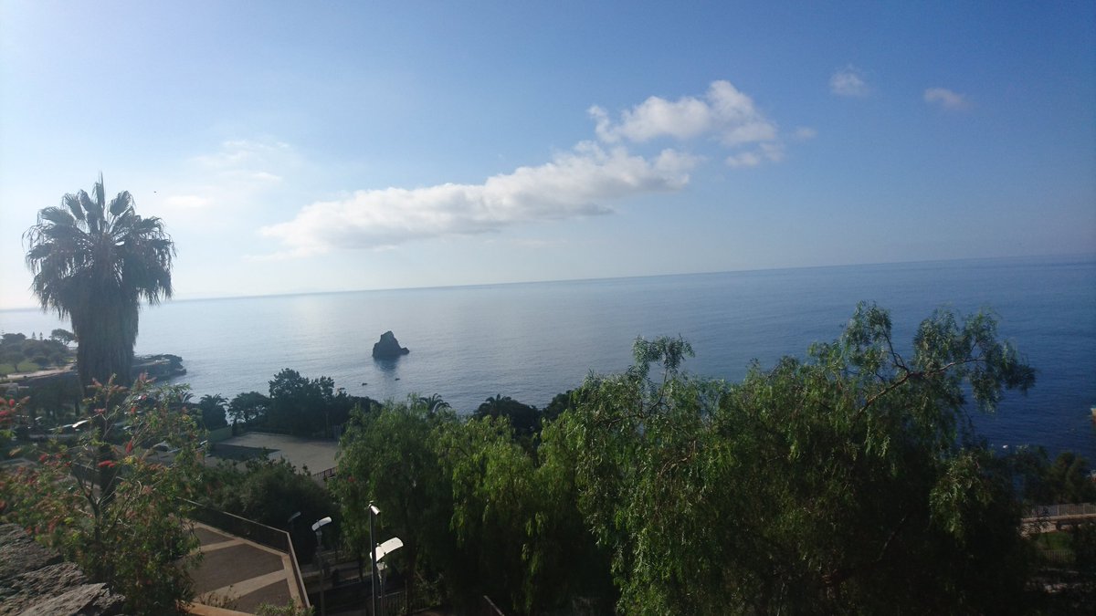 AurinkoMadeira's tweet photo. Huomenta #Madeira!Tämän viikon ohjelmaa? 12.00 kaupunkikävely, ke #levada to #saarikierros vkl #merille? #lähtisitkö https://t.co/SgZImR9aH3